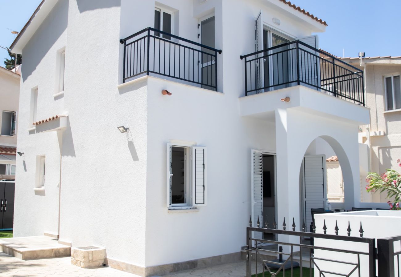 Terraced House in Paphos - estéa • Taheli Riverside Villa Paphos Tourist Area Terraced House in Paphos - estéa • Taheli Riverside Villa Paphos Tourist Area