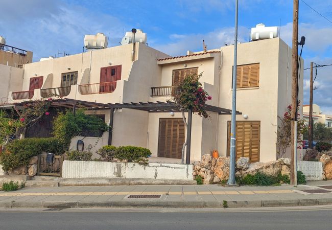 Terraced House in Paphos - estéa • Anastasia's Charming Place Next to the Sea Terraced House in Paphos - estéa • Anastasia's Charming Place Next to the Sea