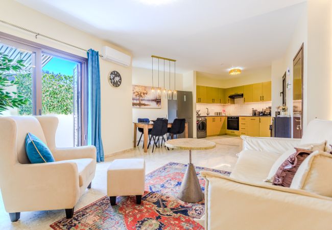 Apartment in Paphos - estéa • Edgar's Modern Holiday Apartment