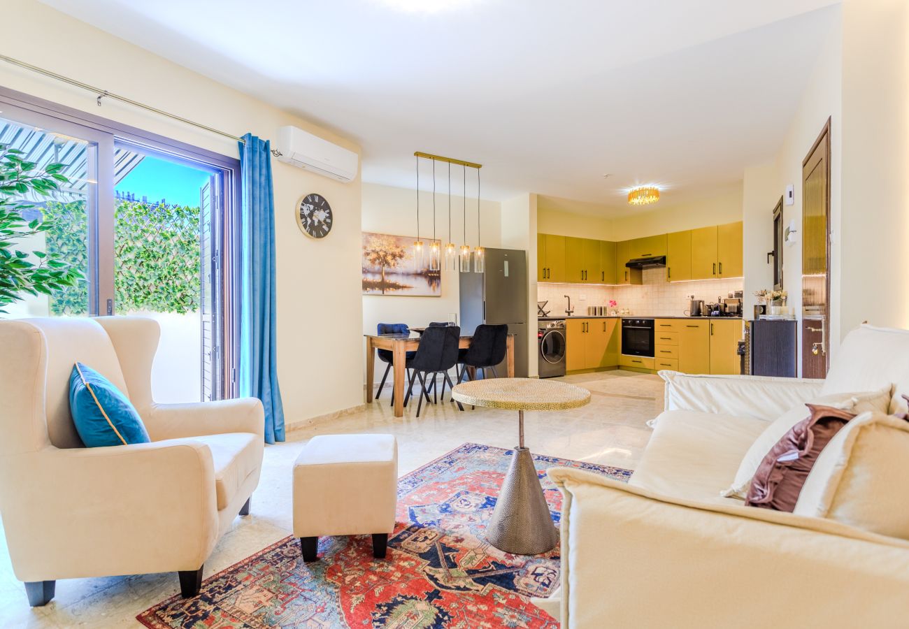 Apartment in Paphos - estéa • Edgar's Modern Holiday Apartment